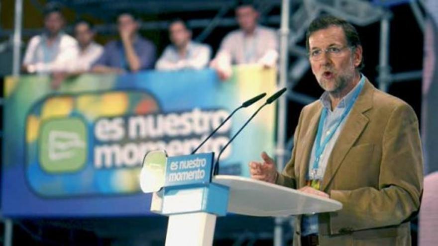 Rajoy: &quot;La gente puede acabar tomándose a chirigota a este Gobierno&quot;