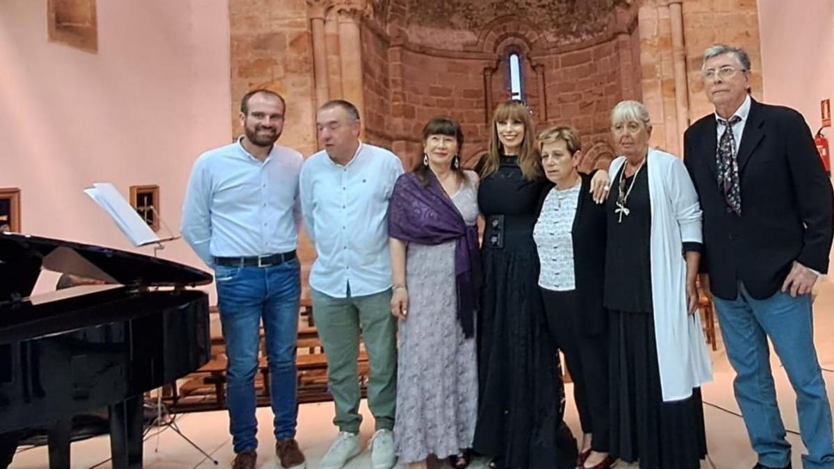 Recital de la cantante Tina Gutiérrez en Villamayor (Piloña) | R. P. T.