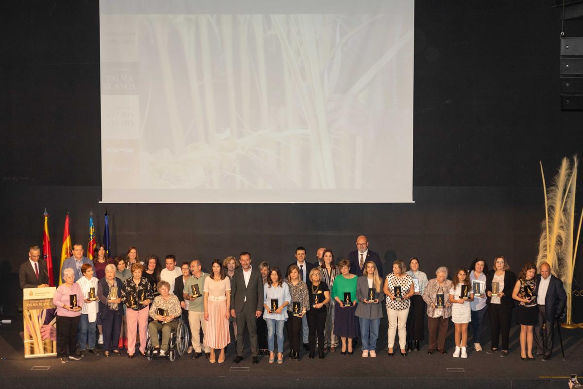 Participantes del 62º concurso de palma blanca de Elche