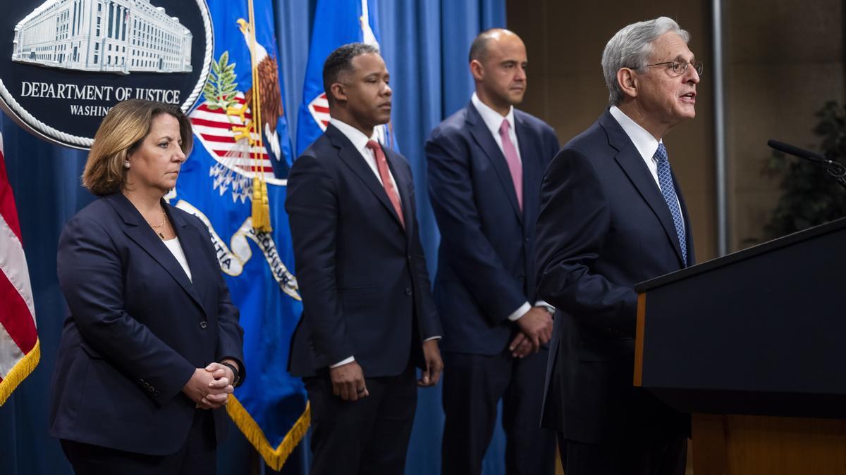 El fiscal general Merrick Garland, anuncia el nombramiento de Jack Smith como fiscal independiente para las investigaciones sobre Donald Trump.