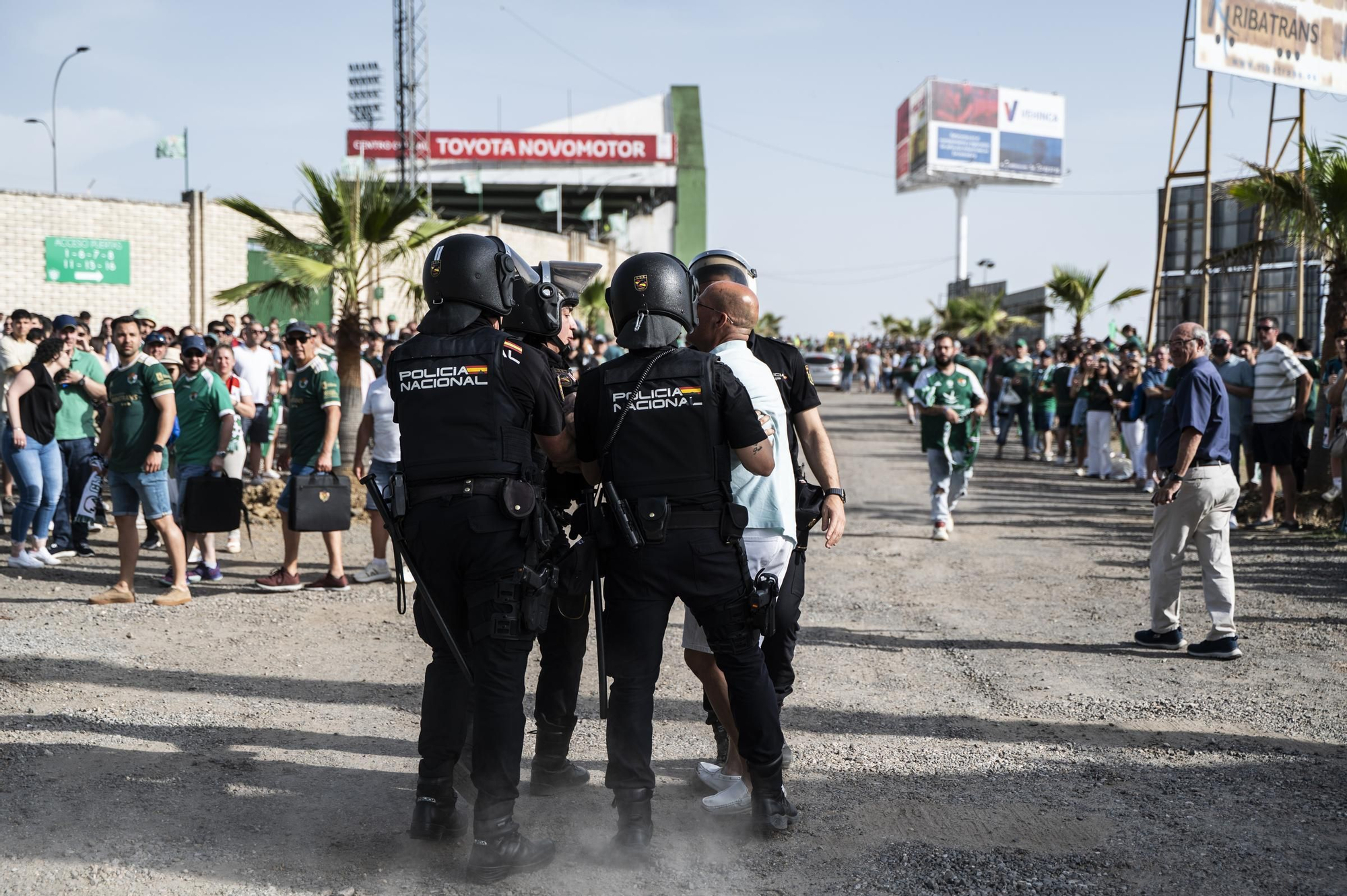 Las imágenes del ambiente en el Príncipe Felipe antes del Cacereño-Estepona
