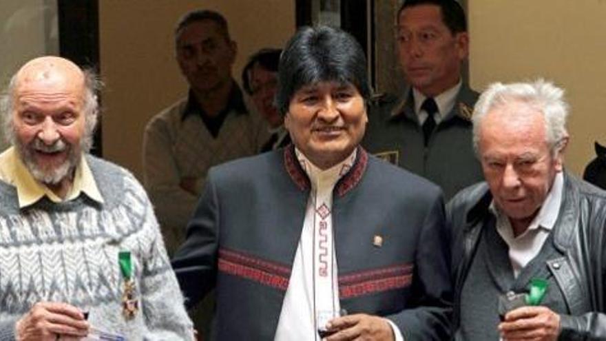 Maurici Bacardit, a la dreta de la imatge, amb Evo Morales al mig, i el també jesuïta Xavier Albó a l&#039;esquerra.