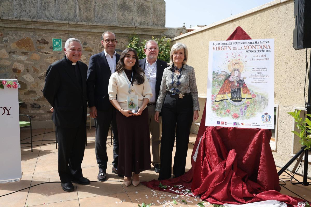 Presentación del Novenario de la Virgen de la Montaña, en la terraza panorámica del Hilton de Godoy.