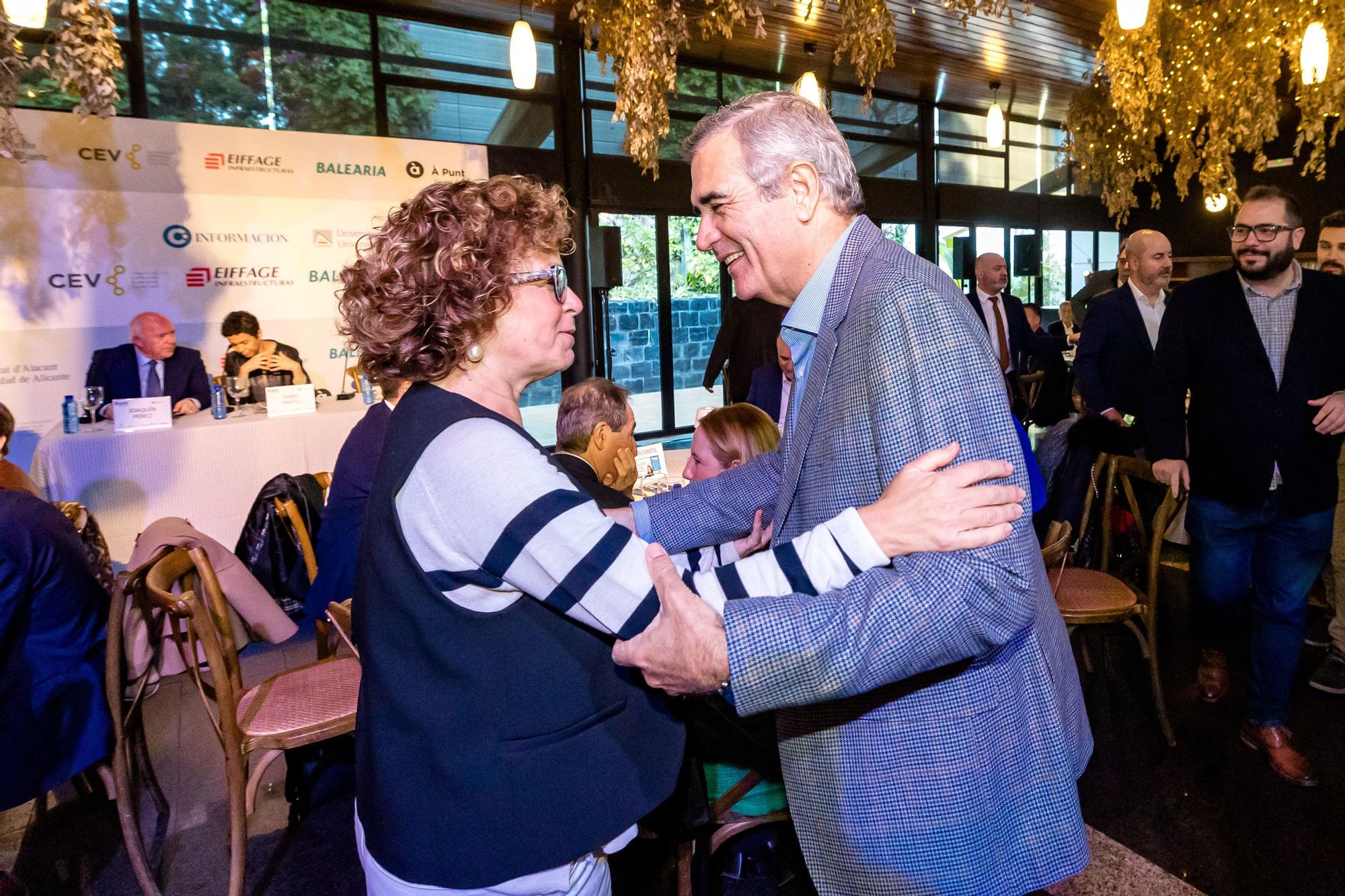 La Secretaria de Estado de Transportes, Movilidad y Agenda Urbana en el Foro Alicante celebrado en el restaurante El Maestral