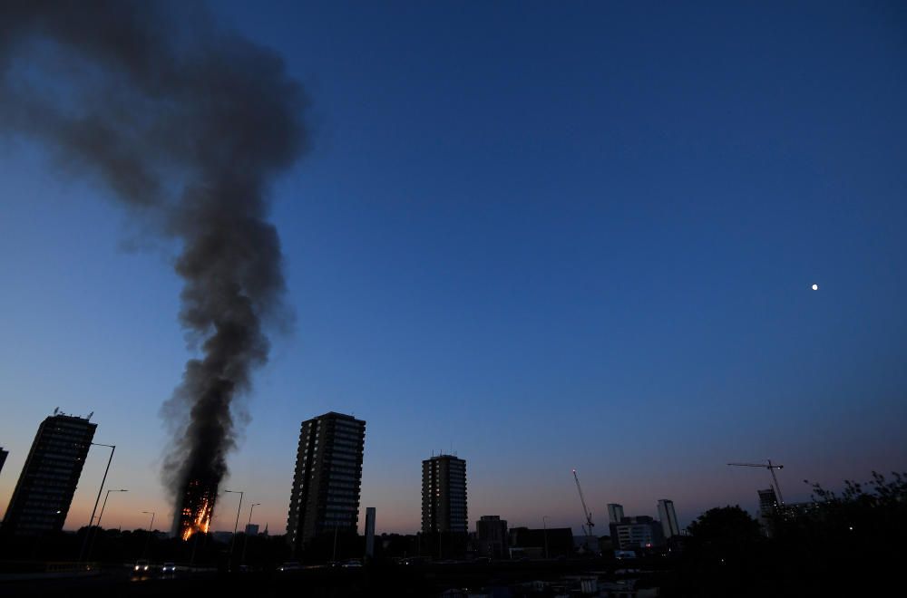 Incendio en un edificio de 24 plantas en Londres