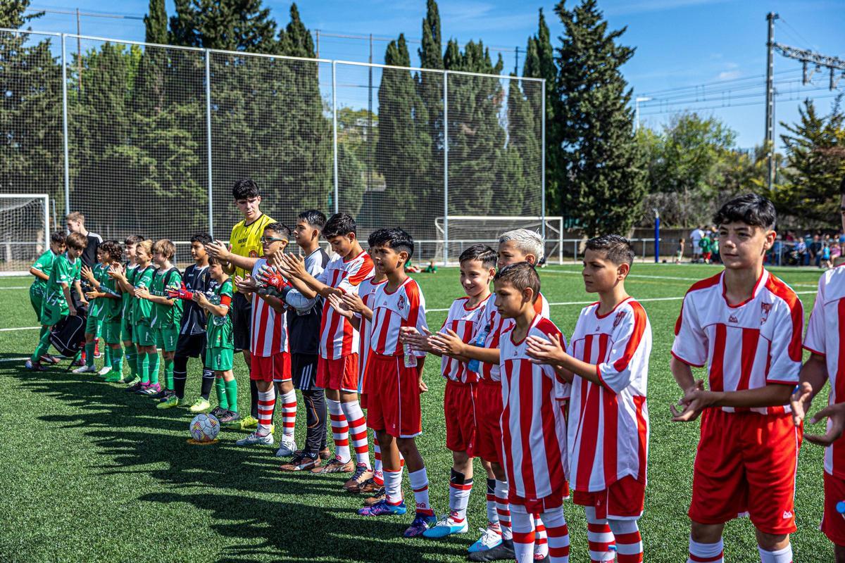 La Mina celebra su primera Champions infantil