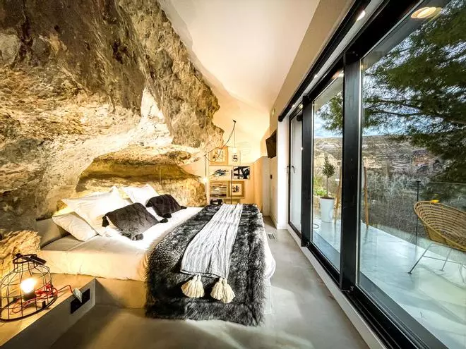 Este alojamiento bajo una cueva está en Albacete y es una auténtica fantasía
