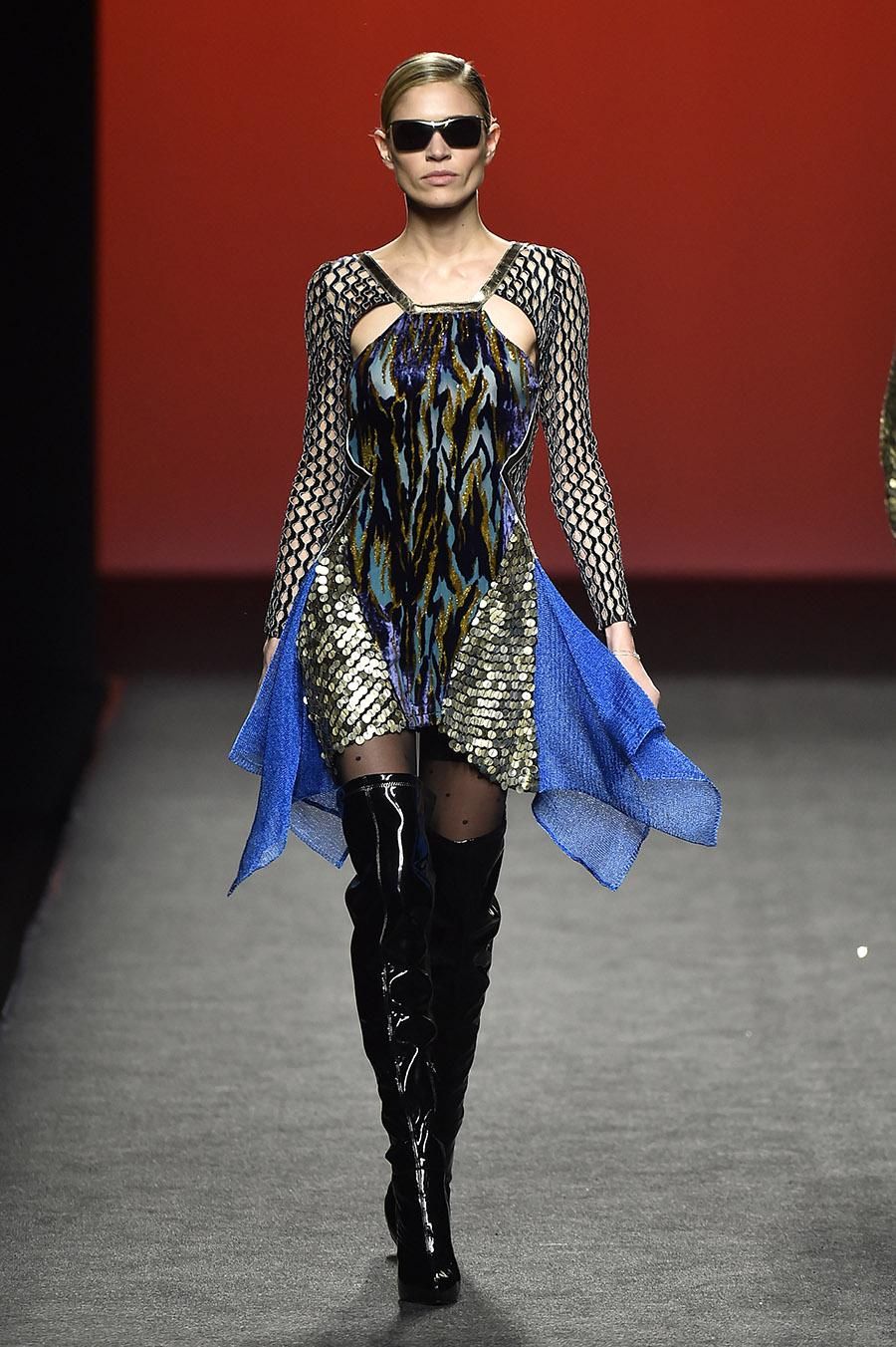 Carla Pereyra, mujer de Simeone, en el desfile de Custo