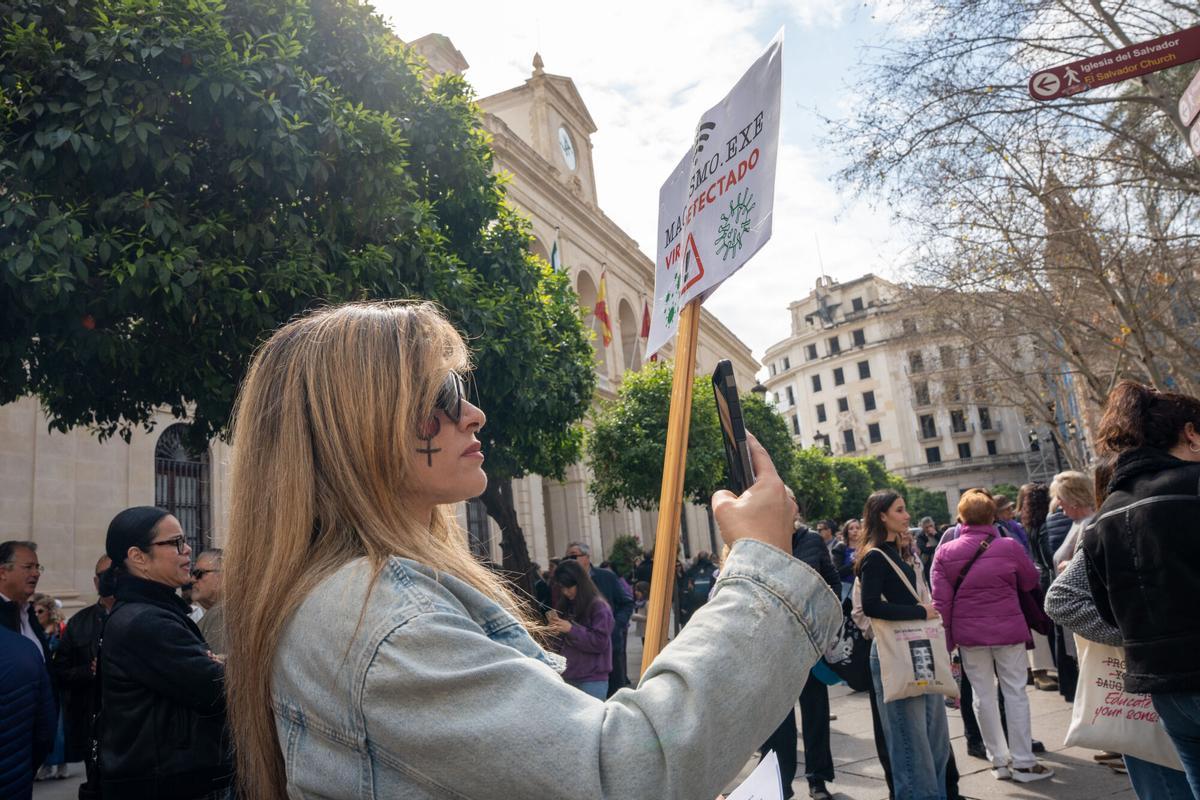 Una de las manifestaciones del 8M de  este domingo en Sevilla.