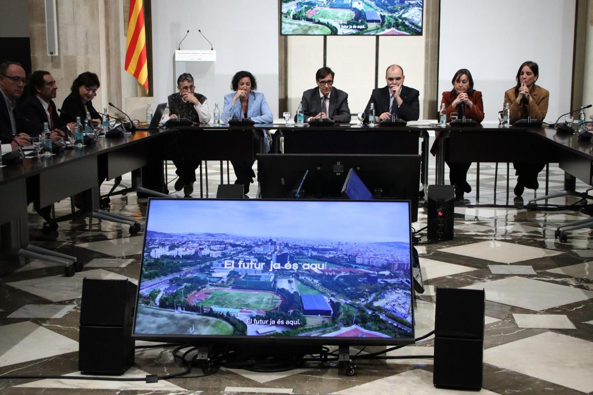 El president Illa i altres membres del Govern a l'acte de constitució del Consorci pel futur Campus Clínic