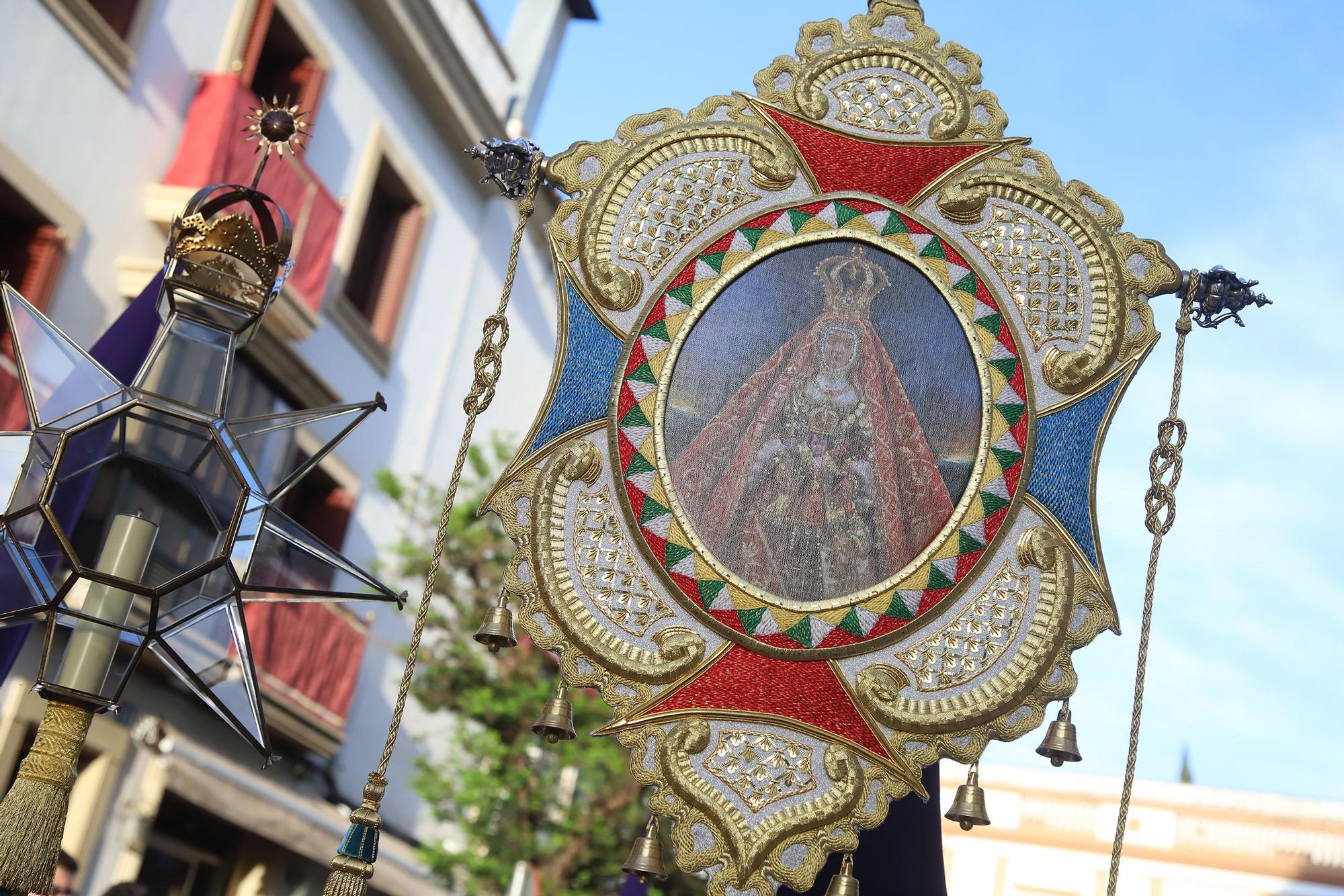 La procesión de la Hermanda de la Santa Faz en imágenes