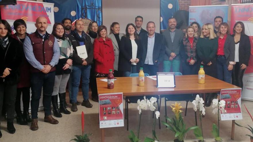 Miembros de Direcmur durante la presentación de las jornadas Innovaedum, en el colegio Federico de Arce de Murcia.