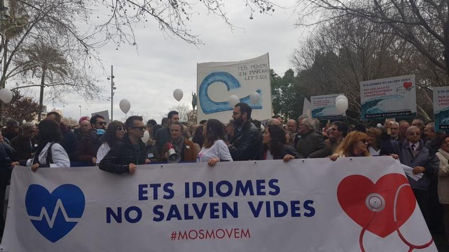 Demonstranten auf der Plaça d&#039;Espanya.