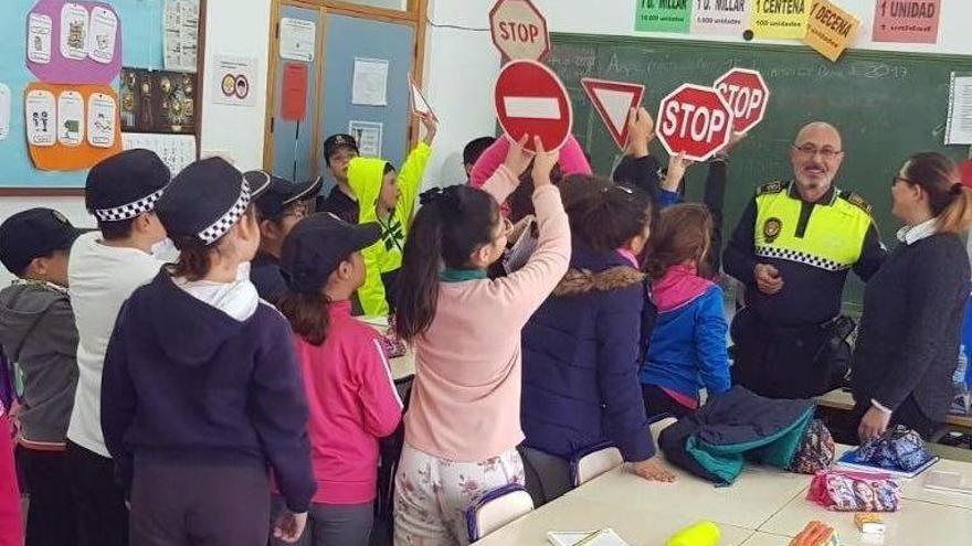 La Policía Local de Aspe entra en las aulas