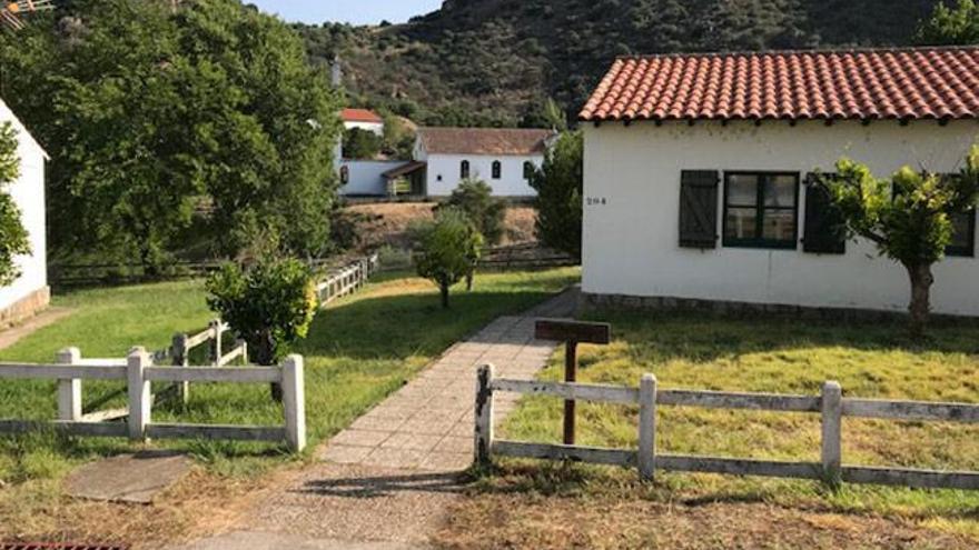 El empresario de Bueu que vendió un pueblo en Zamora negocia la venta de otra aldea en el Duero
