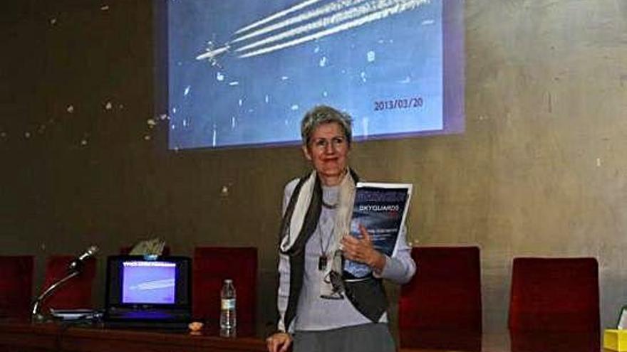 Josefina Fraile, portavoz de &quot;Tierra Sostenible&quot;, durante una conferencia en Zamora.