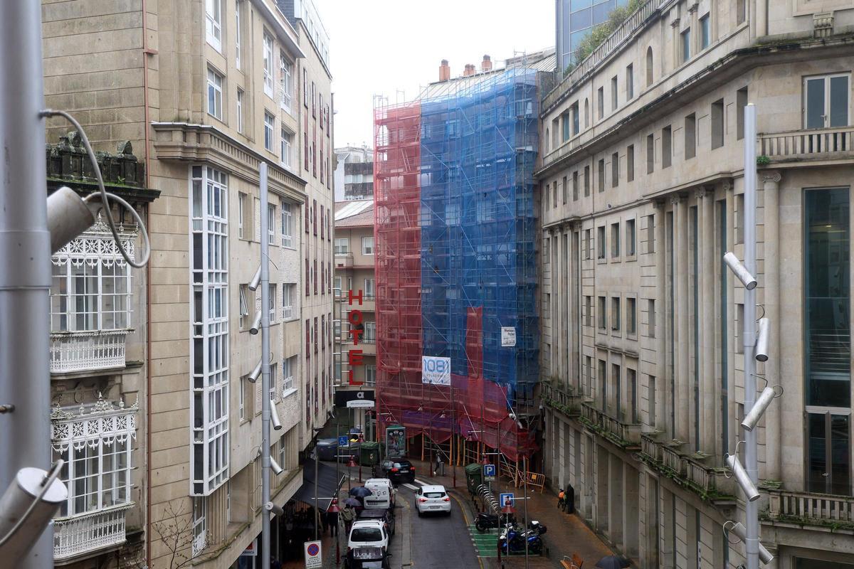 Obras en un edificio de la calle Augusto González Besada.