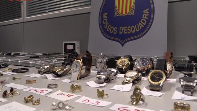 Imatge de rellotges de luxe i altres joies recuperats per Mossos