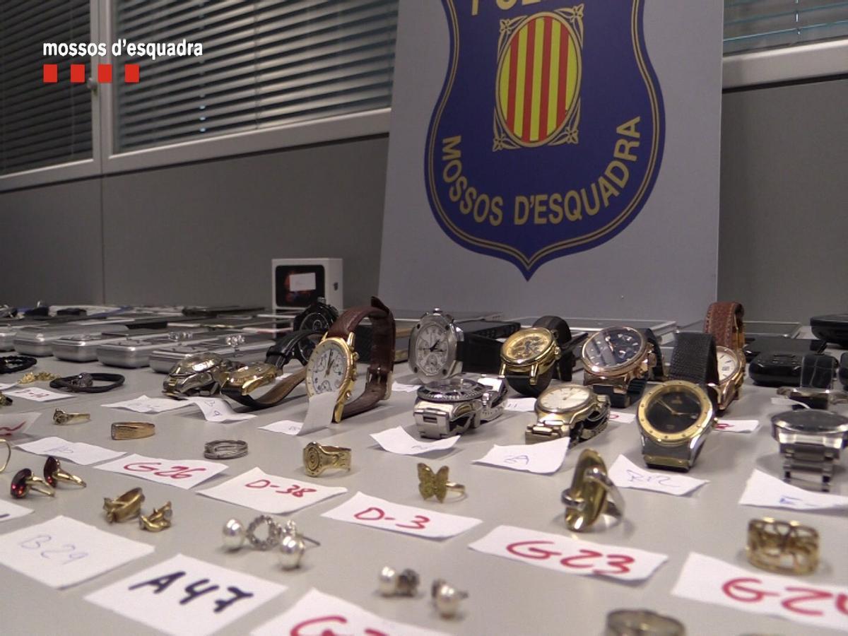 Imagen de relojes de lujo y otras joyas recuperados por Mossos