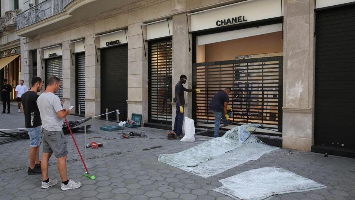 Robatori amb allunatge a la botiga Chanel del passeig de Gràcia Robatori amb allunatge a la botiga Chanel del passeig de Gràcia