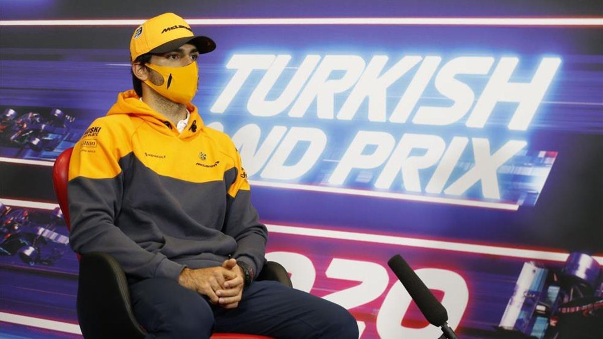 Sainz en la rueda de prensa previa al Gran Premio de Turquía.