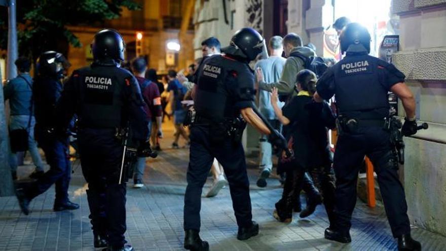 Los Mossos llaman a Torra irresponsable y denuncian la falta de medios y efectivos