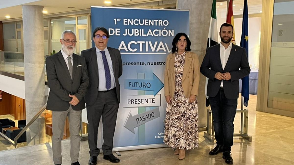 Autoridades. José A. García Muñoz; subdelegado del Gobierno; José María Vergeles, consejero de Sanidad;  Raquel Rodríguez, presidenta del Colegio Oficial de Enfermería de Cáceres, y Luis Salaya, alcalde de Cáceres