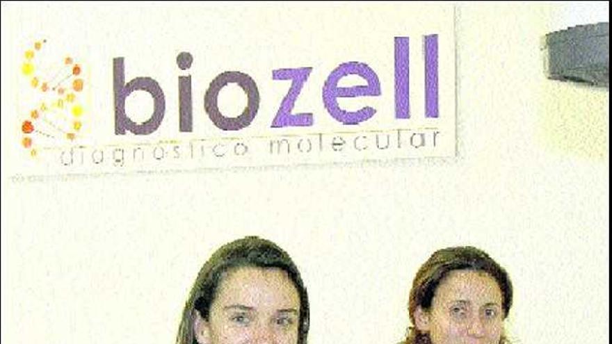 Lucía Camacho y Ana García Arroyo, en las instalaciones de Biozell.