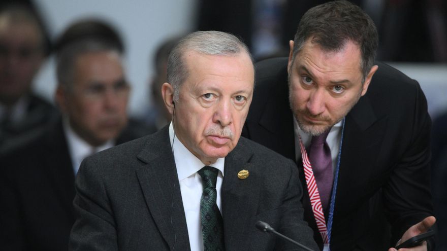 Turquía redobla la represión contra la oposición con bloqueos, encarcelamientos y cierres televisivos