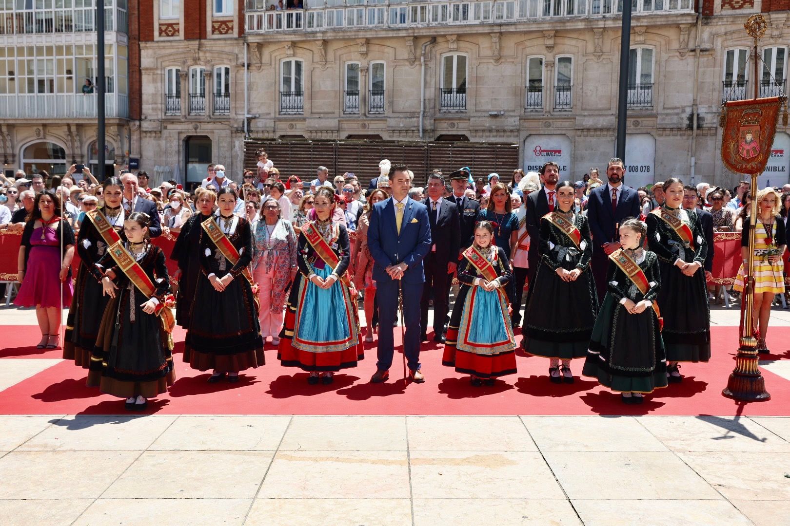 Carmen, Nerea y la corte en Burgos: Catedral, Bajada de Peñas y Ofrenda