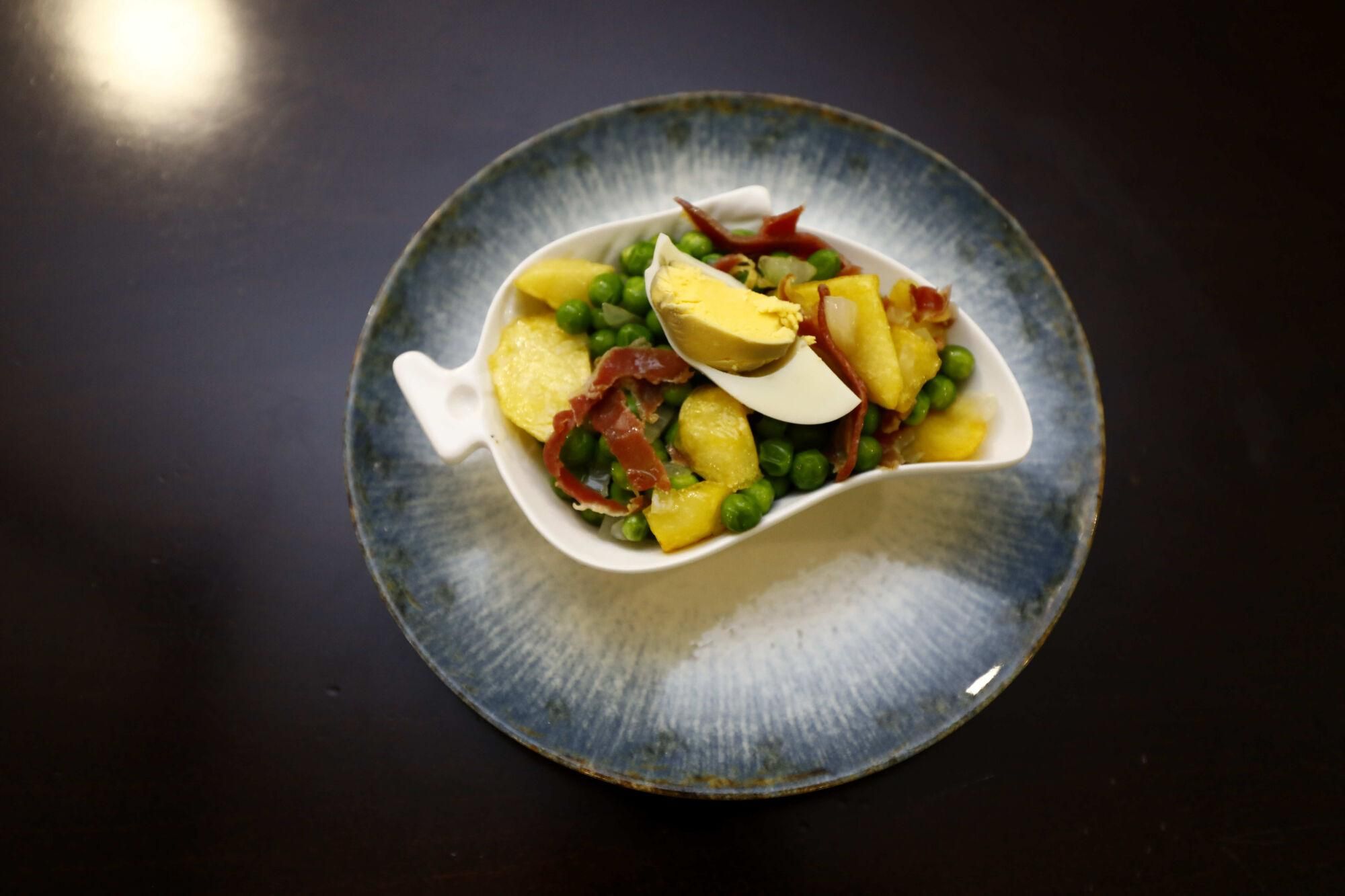 En imágenes | Bar 212, el negocio que lleva la tradición del juepincho a Las Delicias con tapas a 1€