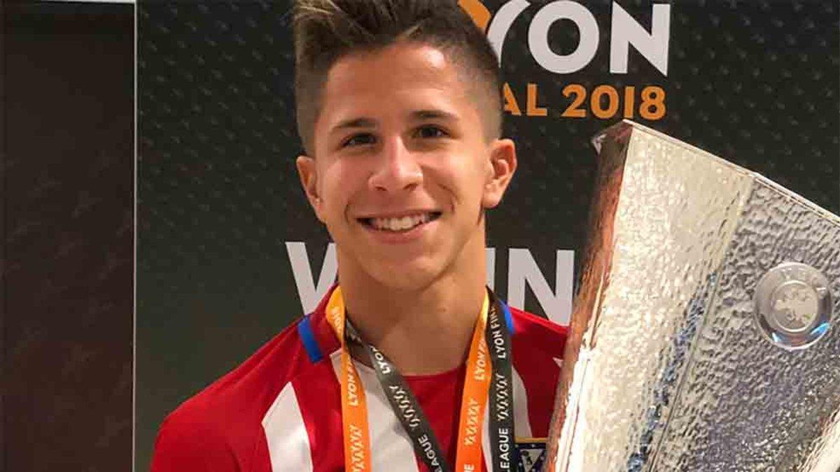 El hijo de Simeone firmó su primer contrato profesional