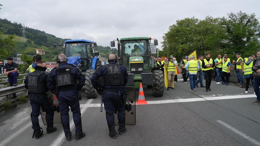 El Pirineo ya sufre los cortes de carretera en una nueva protesta agrícola