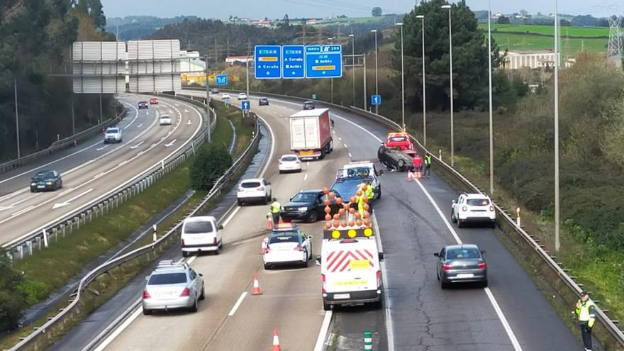 Persecución &quot;hollywoodiense&quot; en la &quot;Y&quot;: un conductor drogado y ebrio provoca un accidente a la altura de Tabaza, se da a la fuga y es pillado a la altura de Cadavedo