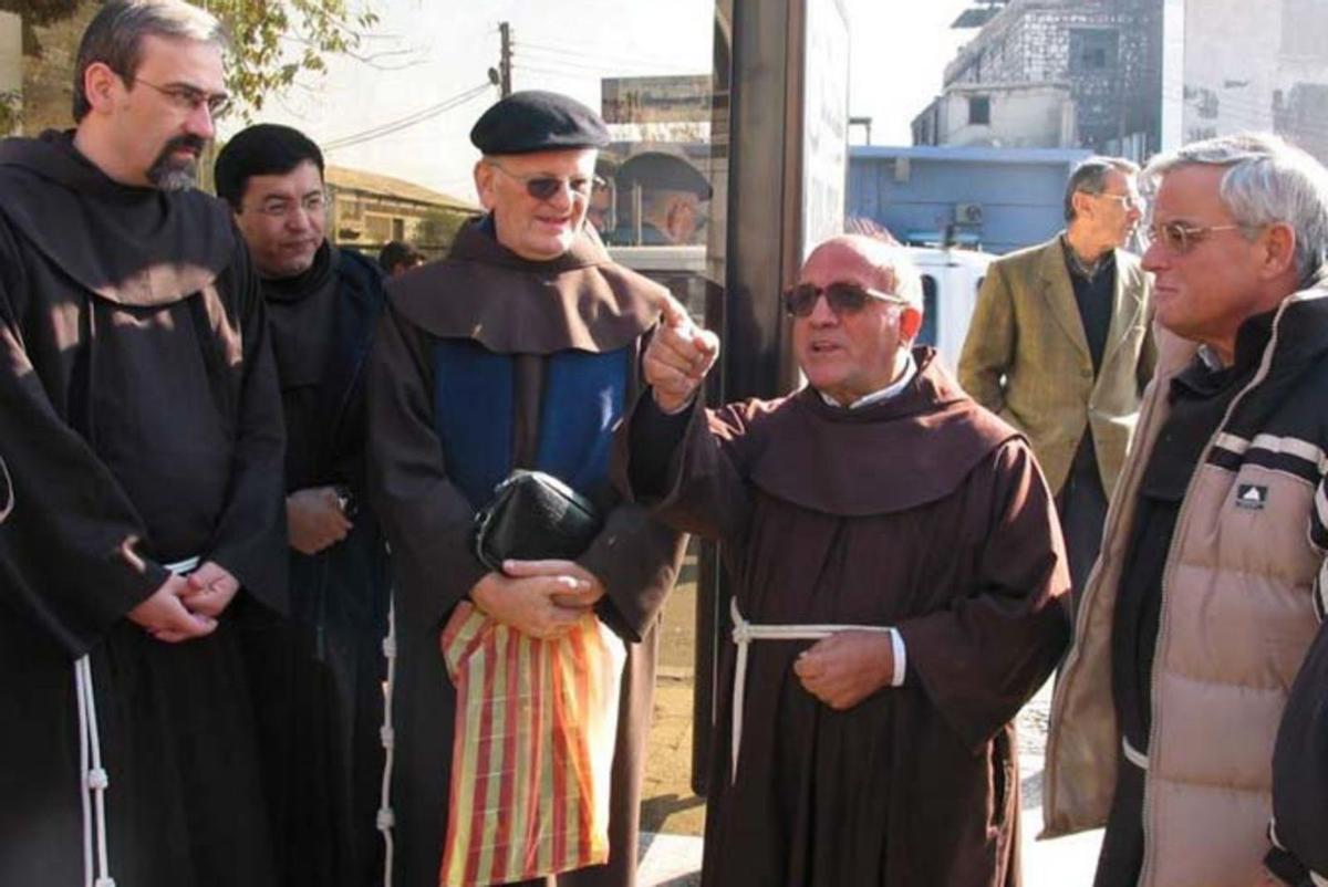 El religioso alistano, segundo por la derecha, junto a otros frailes | CH. S.