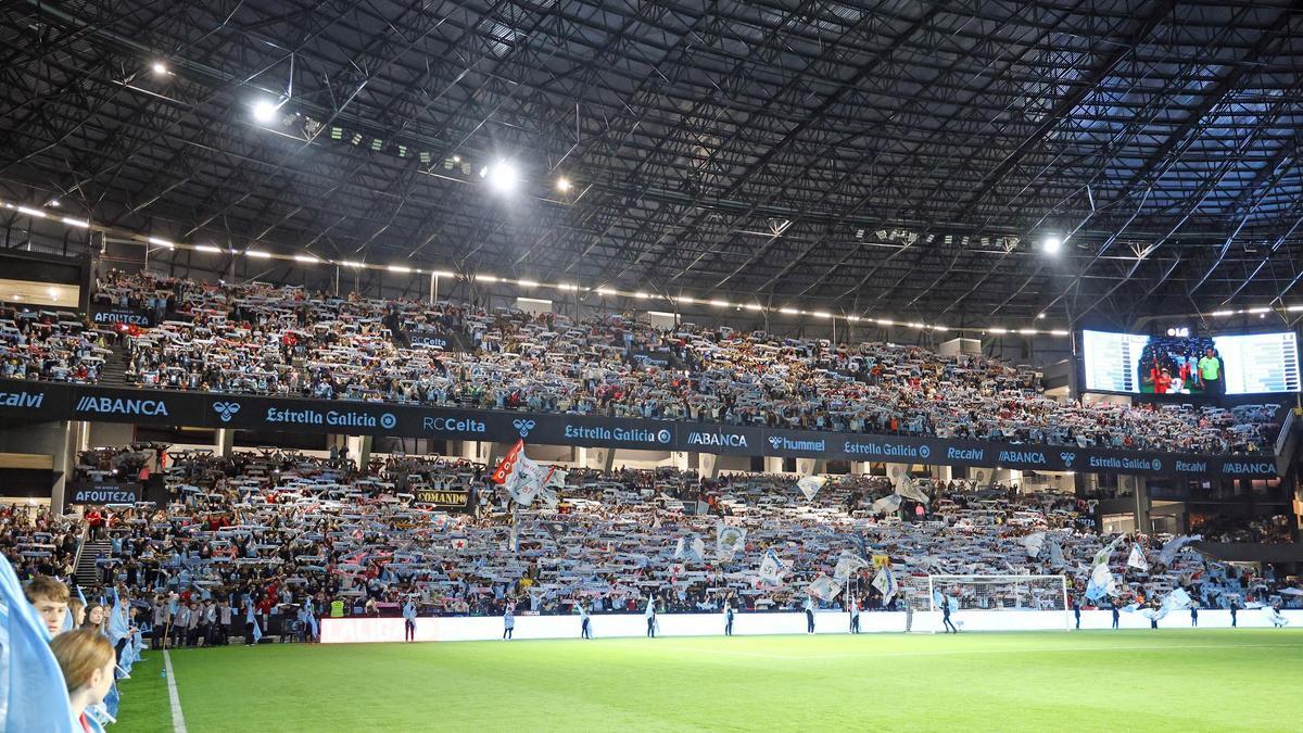 Balaídos, durante una noche de fútbol.