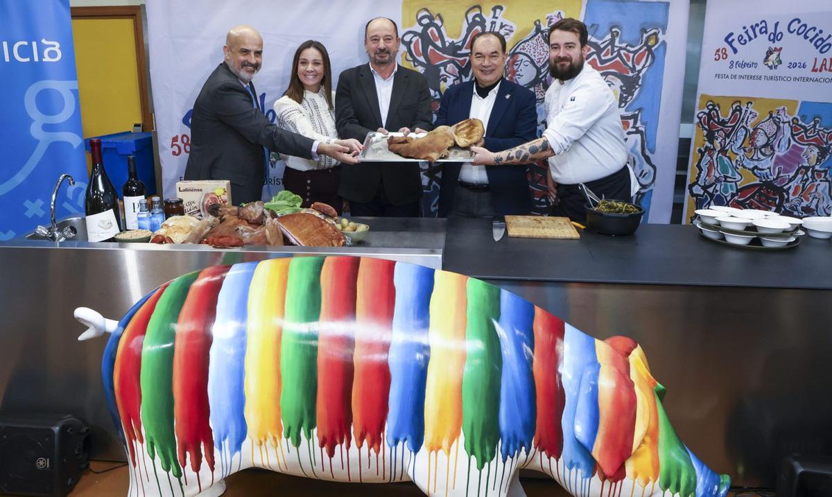 José Paz, Begoña Blanco, Xosé Merelles, José Crespo y Álex Iglesias, ayer, en la presentación de Feira do Cocido. | Xoán Álvarez