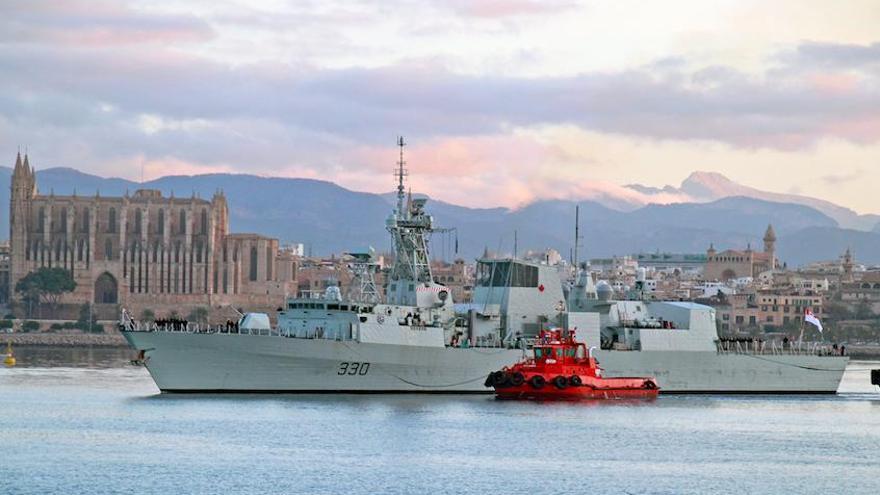 Die Fregatte &quot;Halifax&quot; im Hafen von Palma de Mallorca.