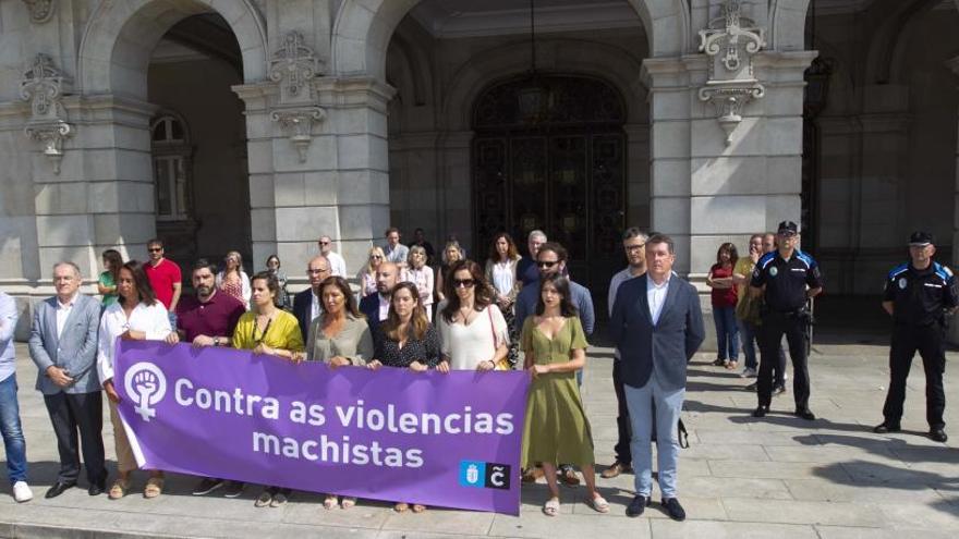 Minuto de silencio en A Coruña por la víctima del crimen machista de Vilalba