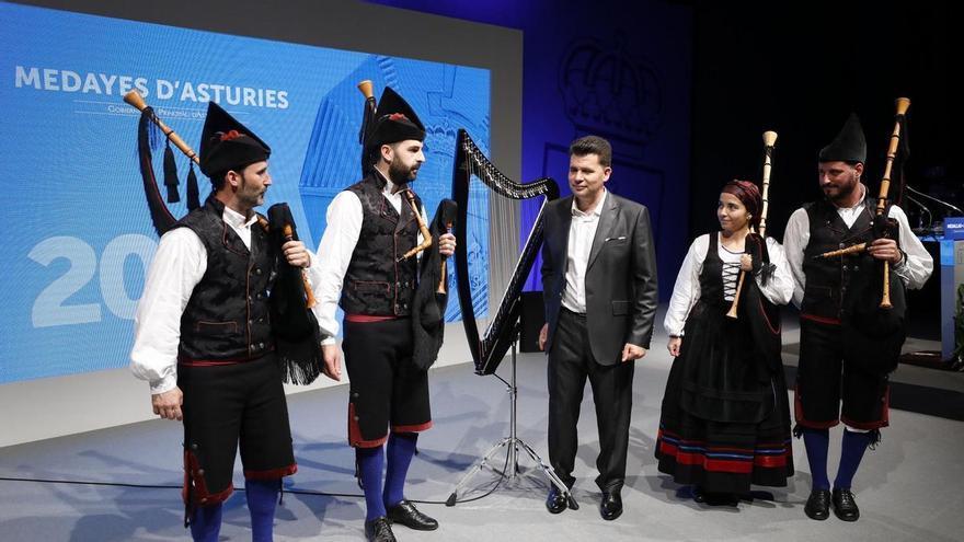 Distinciones a quince referentes de la cultura, el deporte, la política y la sociedad asturianos: la gala de entrega de las medallas y nombramiento de hijos predilectos y adoptivos regresa al auditorio de Oviedo