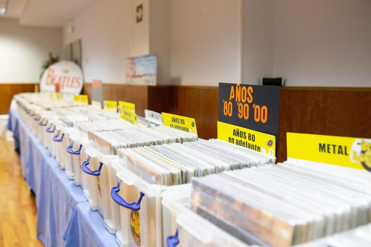 Galería | La Feria del Disco trae a Cáceres las mejores canciones de la historia