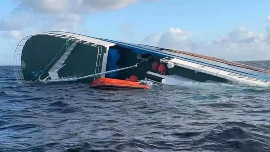 Un pesquero de Vigo se hunde en el Pacífico tras encallar en las islas Fiyi