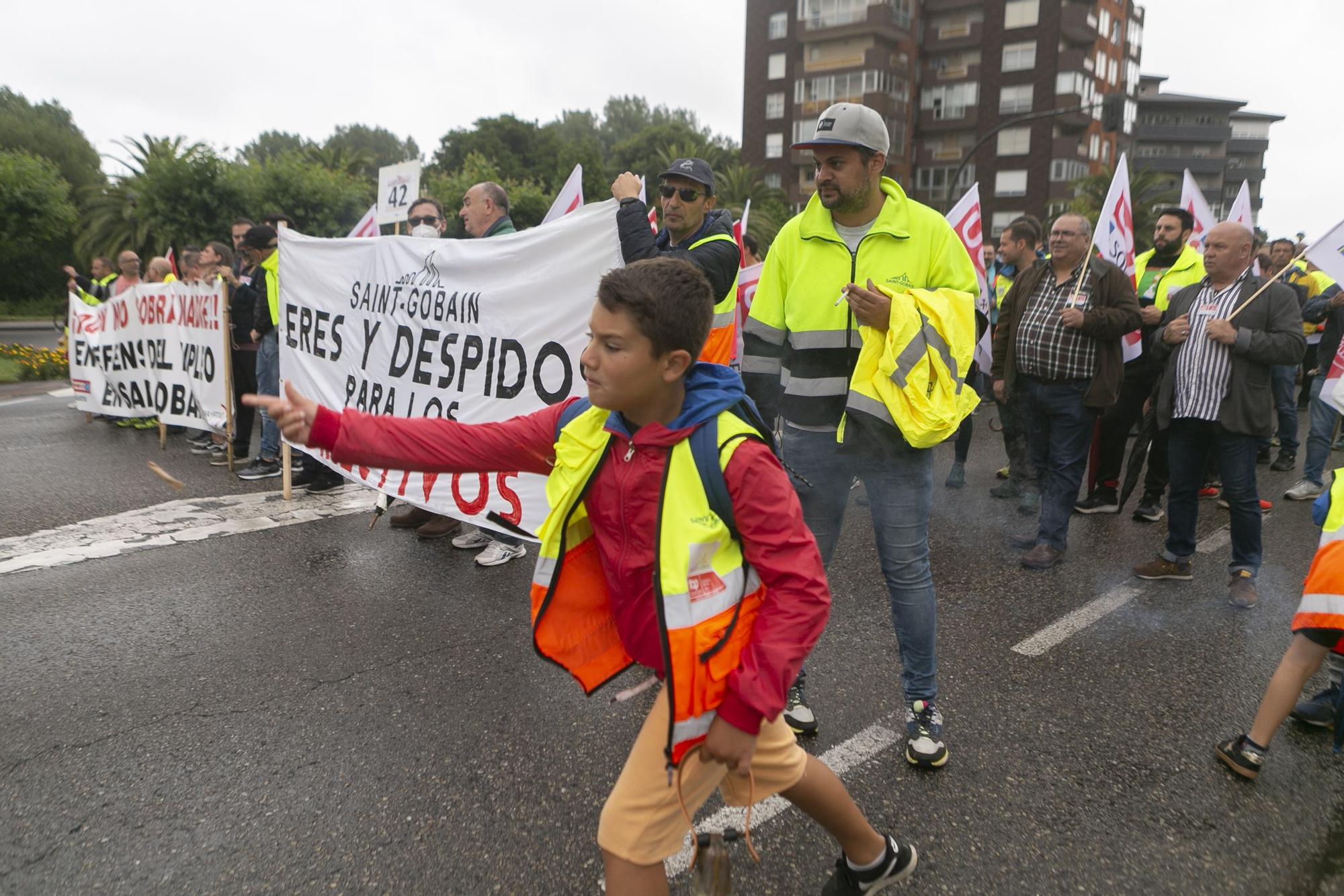 EN IMÁGENES: así transcurrió la marcha de los trabajadores de Saint-Gobain