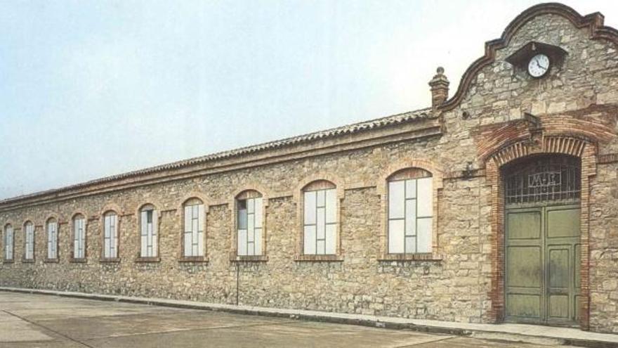 Façana de la fàbrica en una imatge antiga