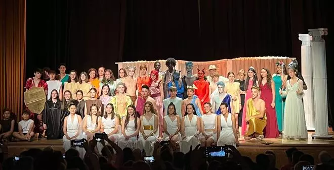 El musical 'Hércules' del alumnado del colegio Escolapias Santa Engracia brilla en Zaragoza