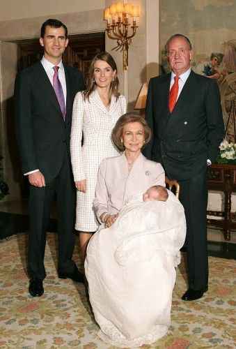 LOS PRÍNCIPES DE ASTURIAS BAUTIZAN HOY A SU HIJA LEONOR