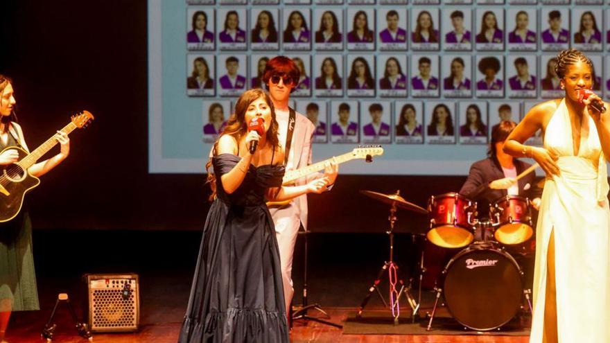 Alumnos del IES Castro Alobre se gradúan con honores en el Auditorio | IÑAKI ABELLA