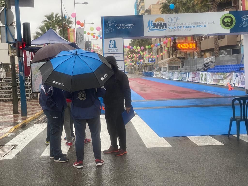 La 30 Mitja Marató Internacional Santa Pola amenazada por la lluvia