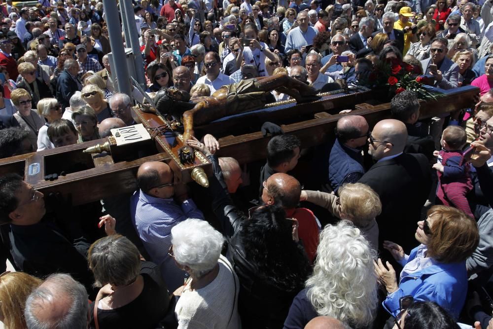 El Cristo del Grao recorre las calles de Poblats Marítims