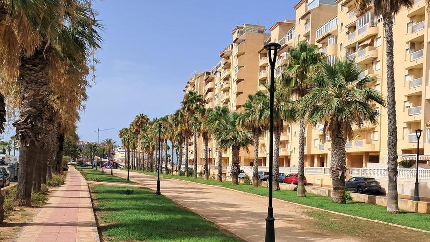 Turismo mejora el alumbrado público en varios puntos de La Manga del Mar Menor